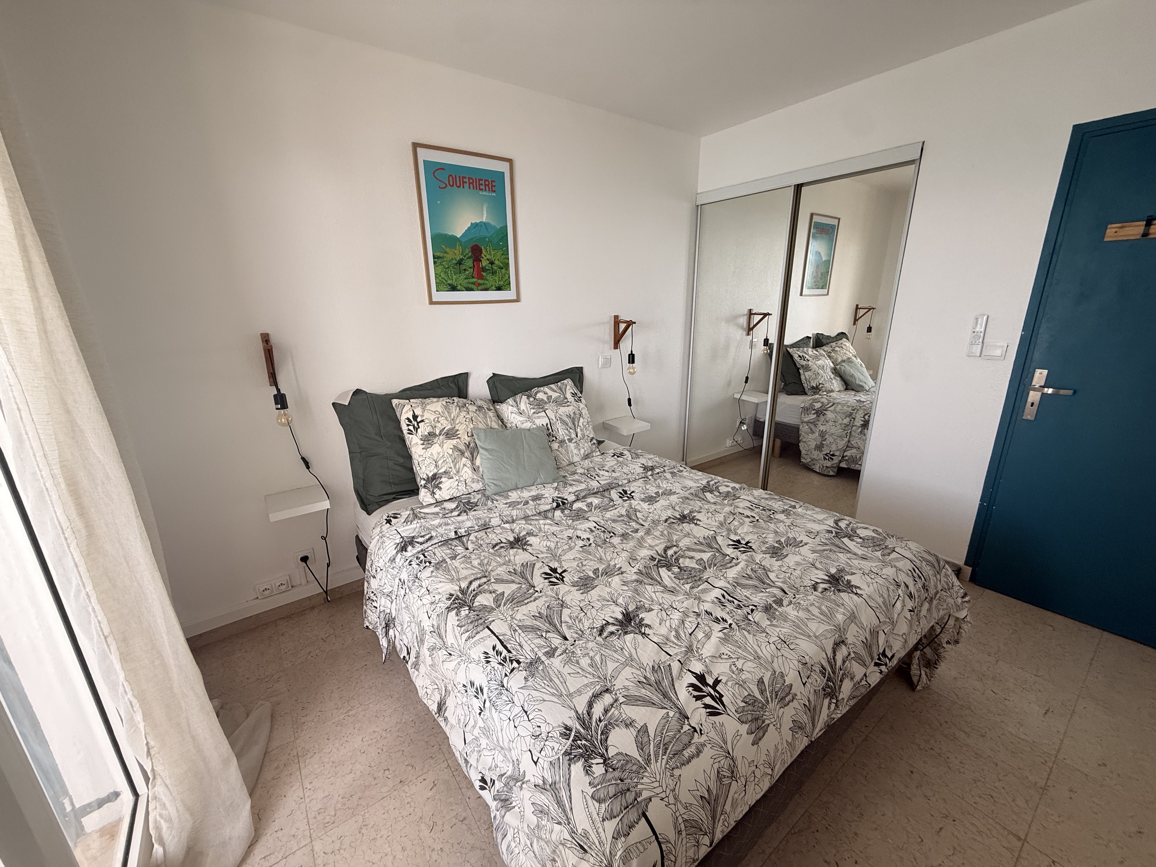 Chambre climatisée avec lit 160x200, appartement Cozy Colibri
